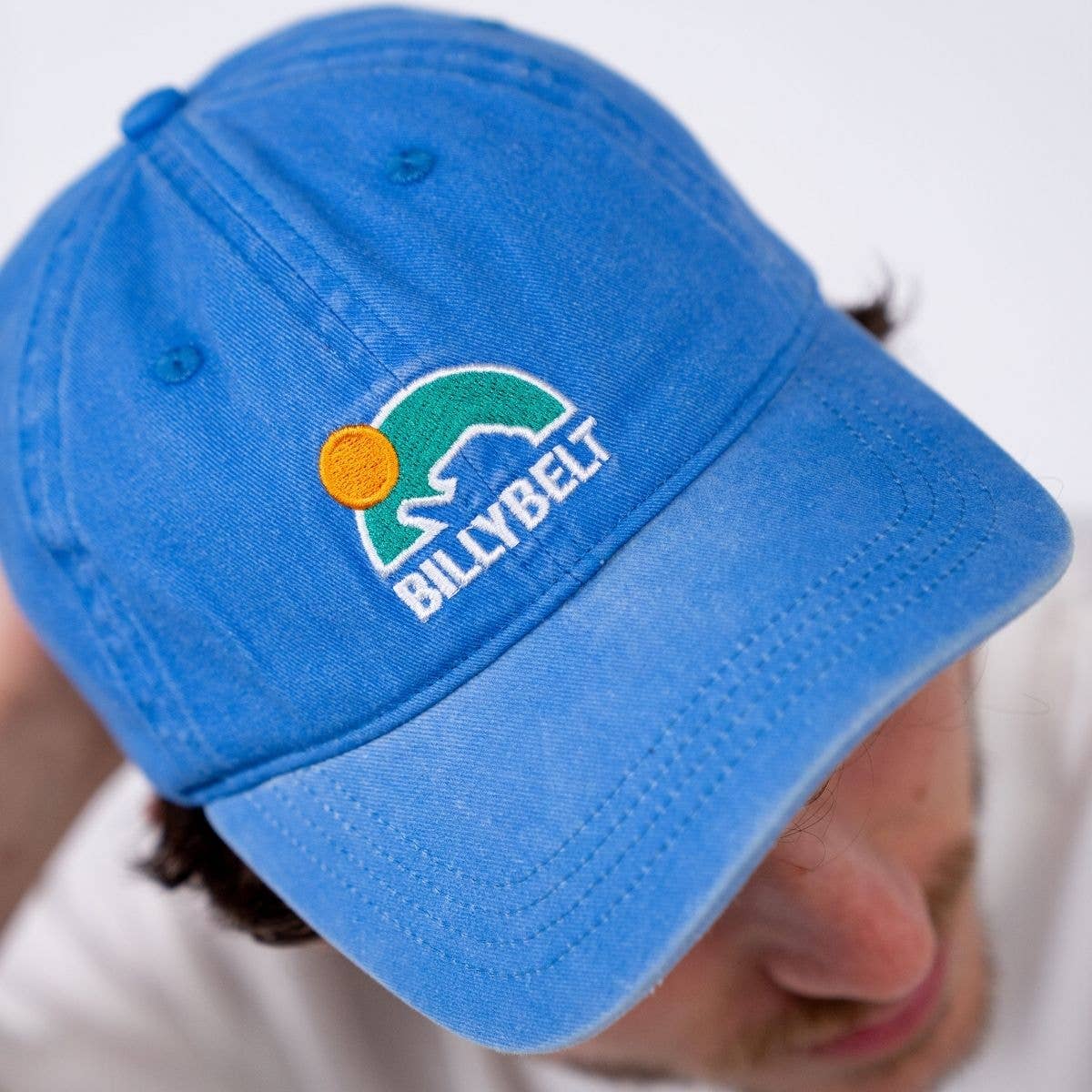 Cappellino in cotone washed azzurro cielo