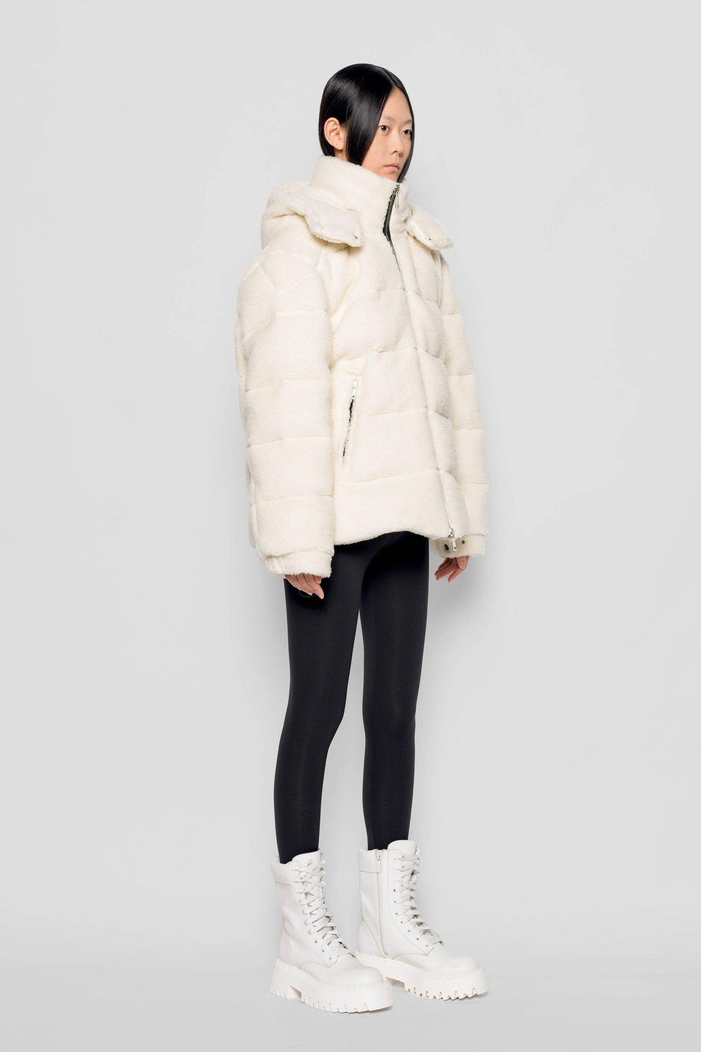 Piumino in eco shearling con cappuccio removibile