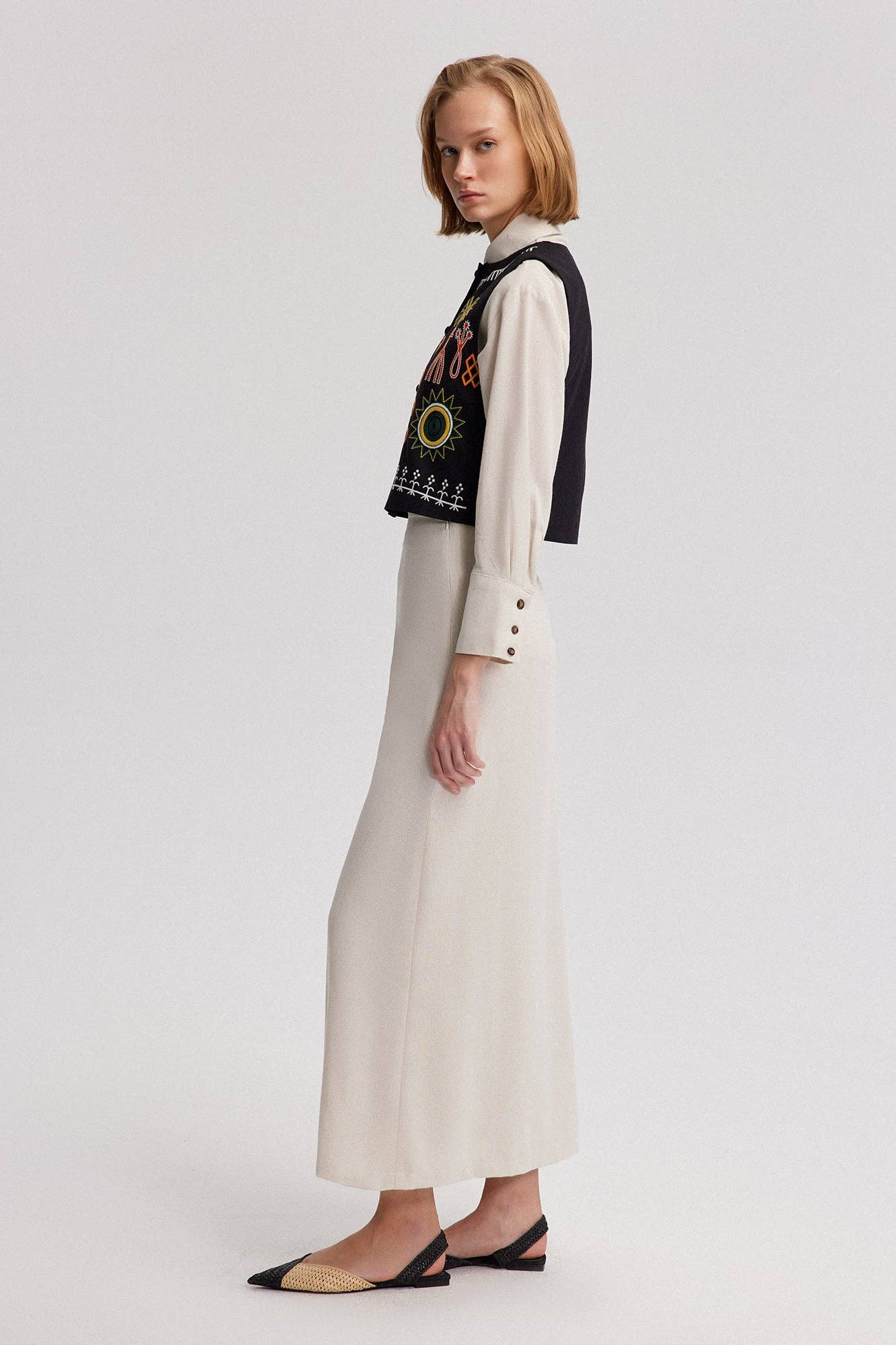 Gilet in lino ricamato