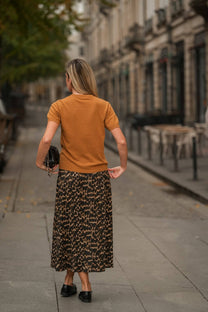 Maglia girocollo in lana e cashmere color cammello