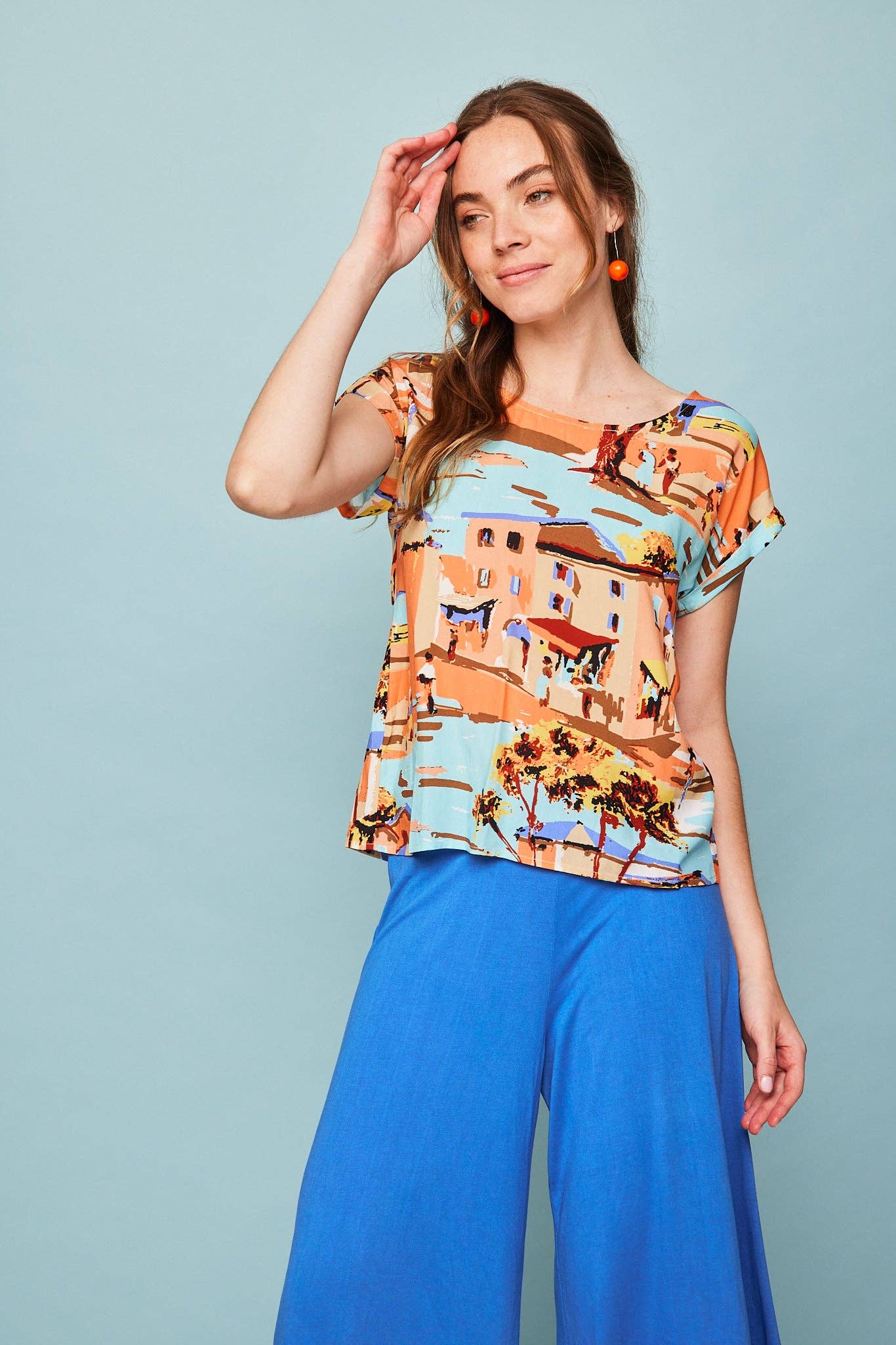 Camicia pareo multicolor con scollo a barca e bottoni sul retro