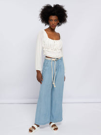 Blusa corta in rayon con maniche a sbuffo