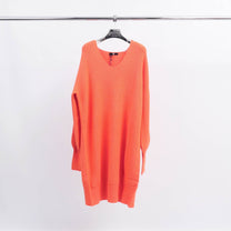 Abito in maglia con scollo a V