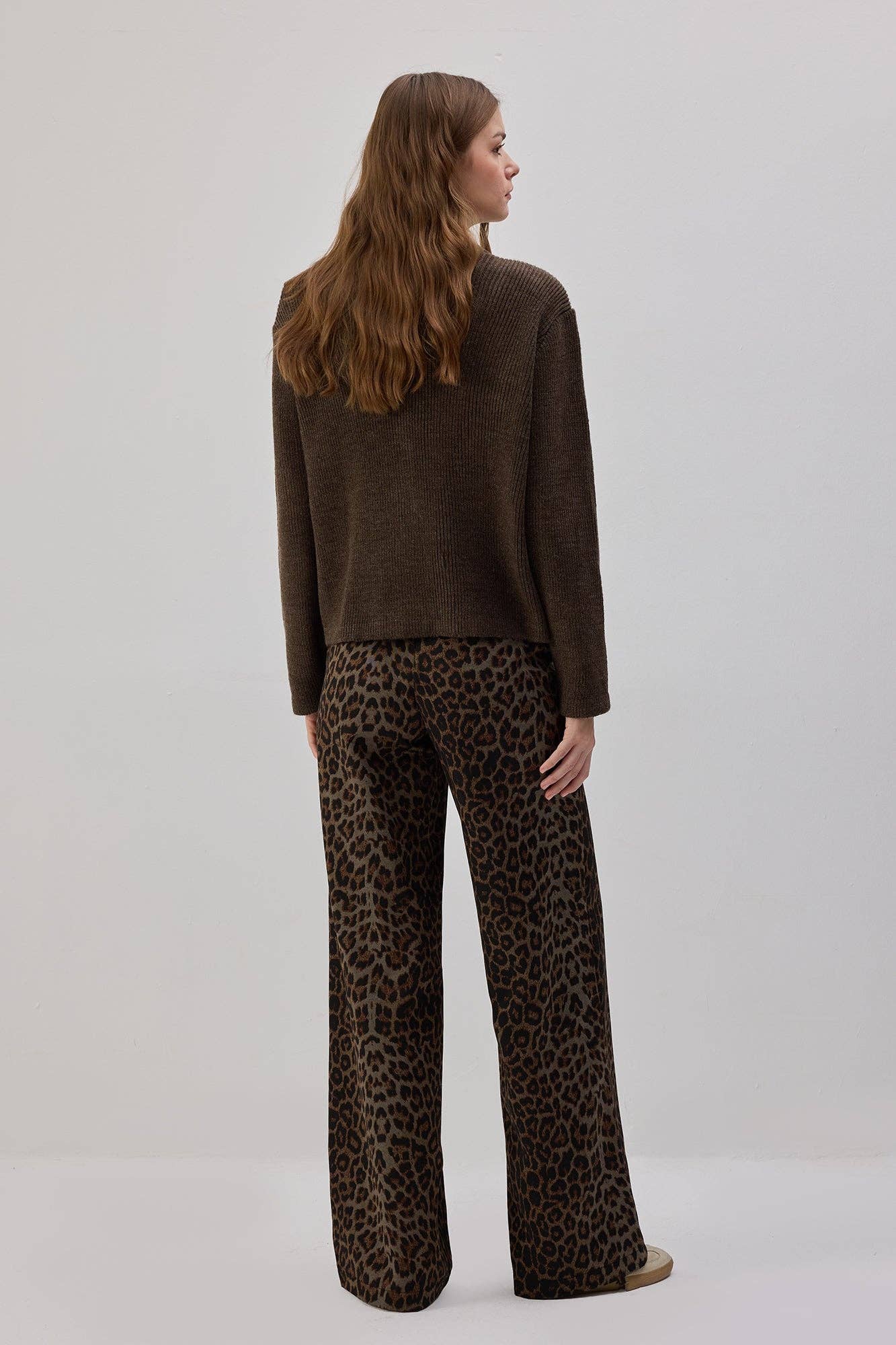 Cardigan corto con bottoni dorati