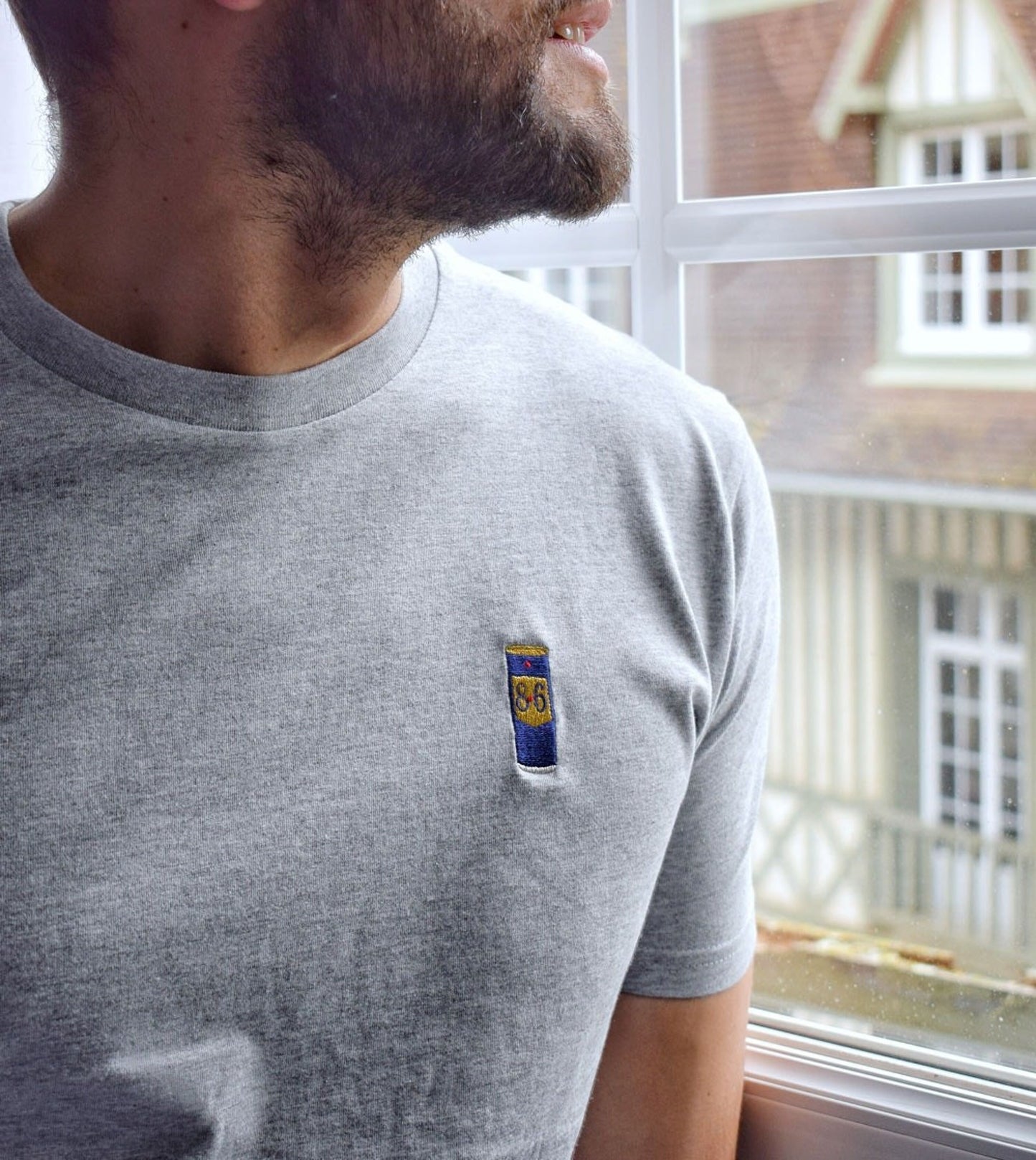 T-shirt ricamata in cotone biologico