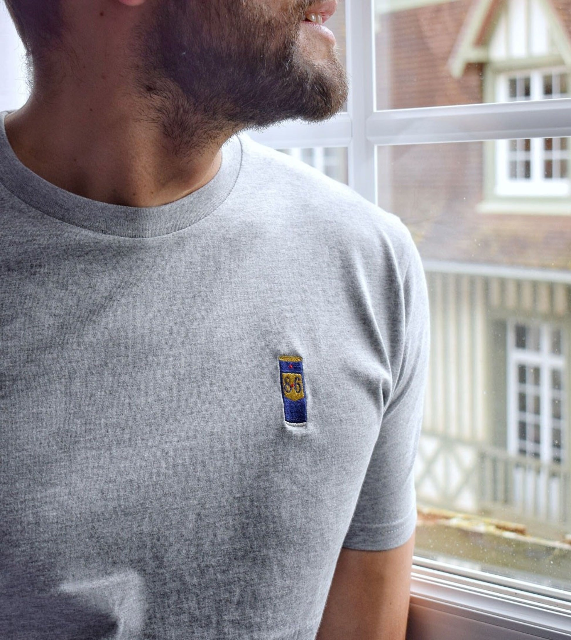 T-shirt ricamata in cotone biologico