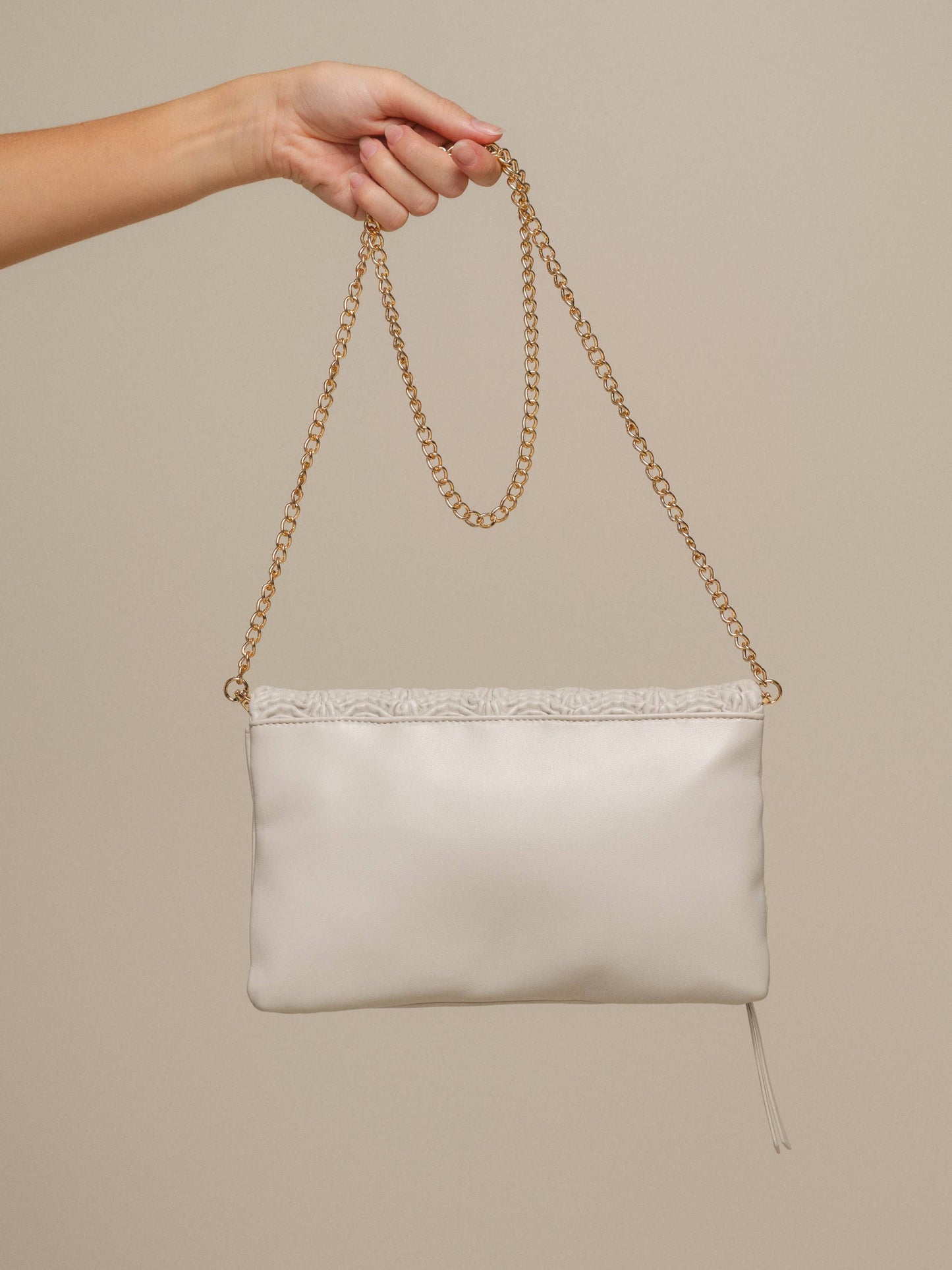 Borsa a tracolla intrecciata con catena