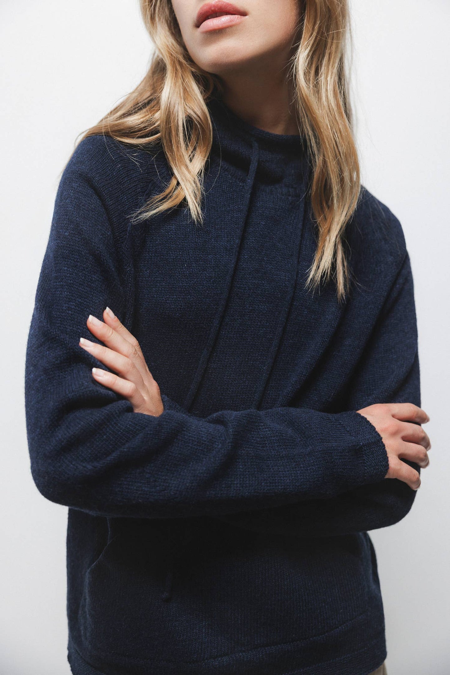 Maglione con cappuccio in lana