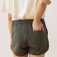 Shorts track Luca a righe oliva in lino e cotone