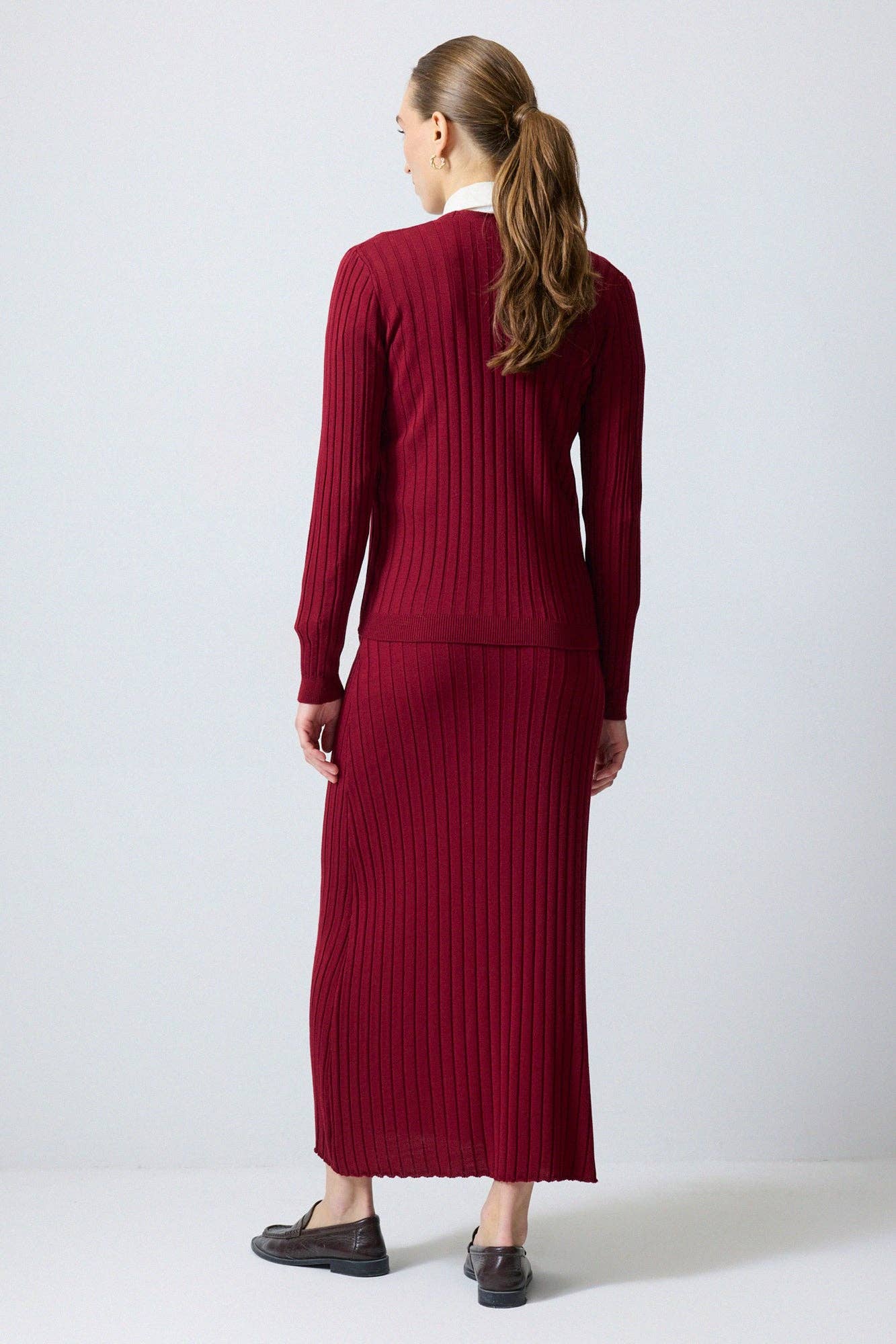 Set coordinato in maglia con cardigan e gonna lunga