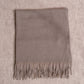 Sciarpa morbida in cashmere e viscosa con frange