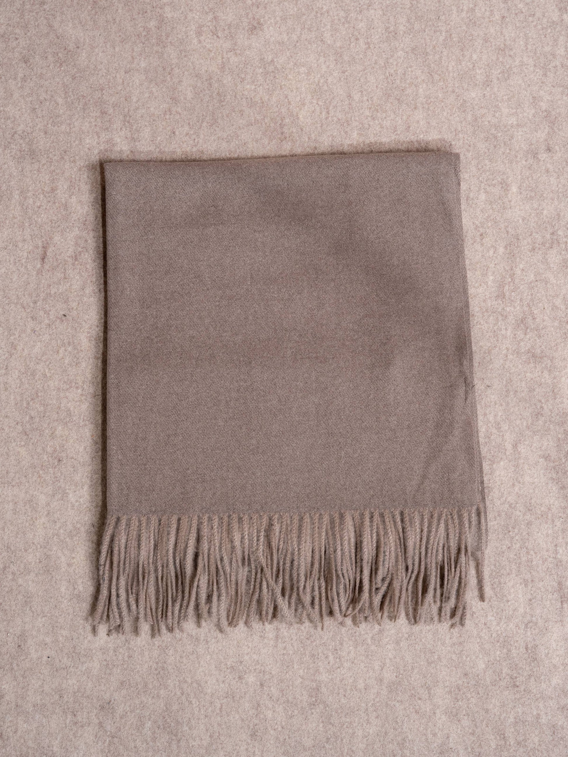 Sciarpa morbida in cashmere e viscosa con frange