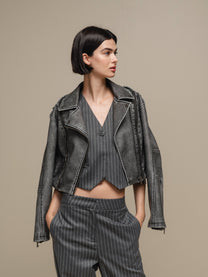 Giacca biker cropped in ecopelle grigia da donna