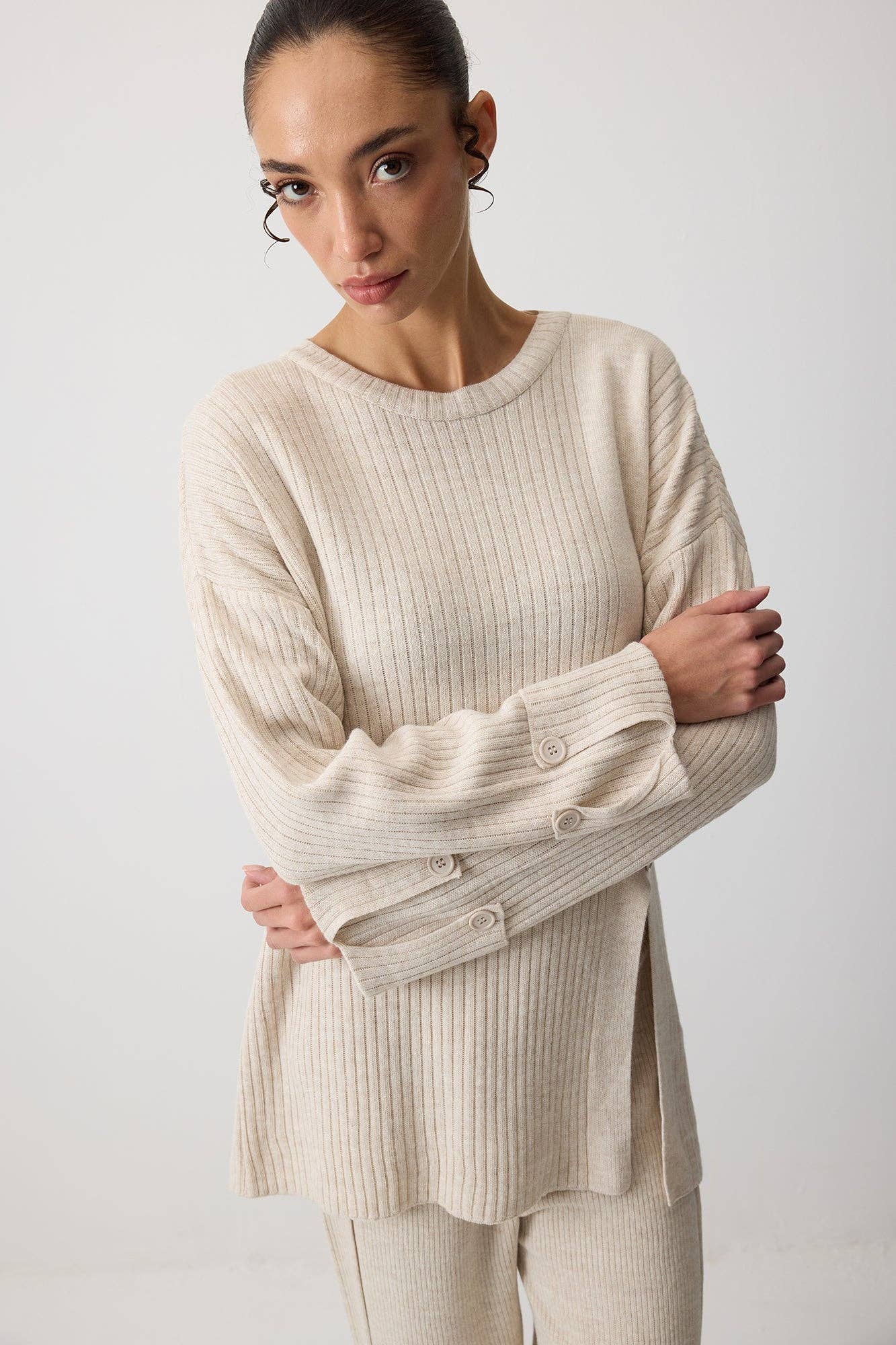 Completo in maglia a costine con bottoni