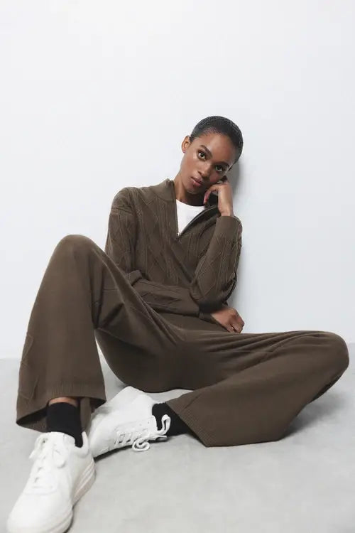 Pantaloni in maglia larghi con dettagli crochet