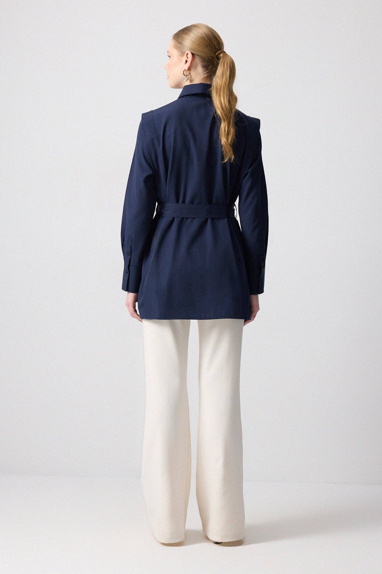 Camicia in popeline con cintura in vita