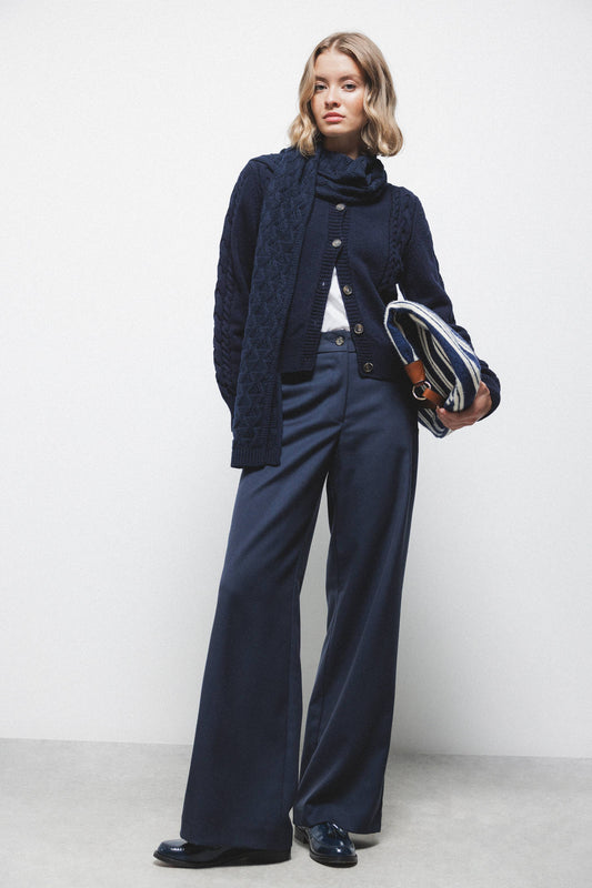 Pantaloni dritti essenziali con tasche oblique