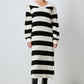 Abito in maglia a righe con colletto ampio