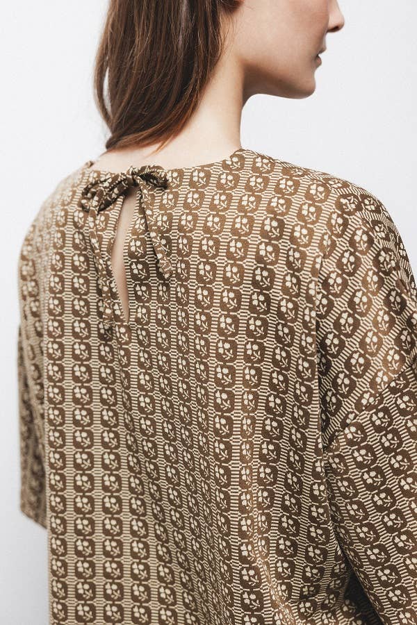 Blusa oversize con motivo geometrico