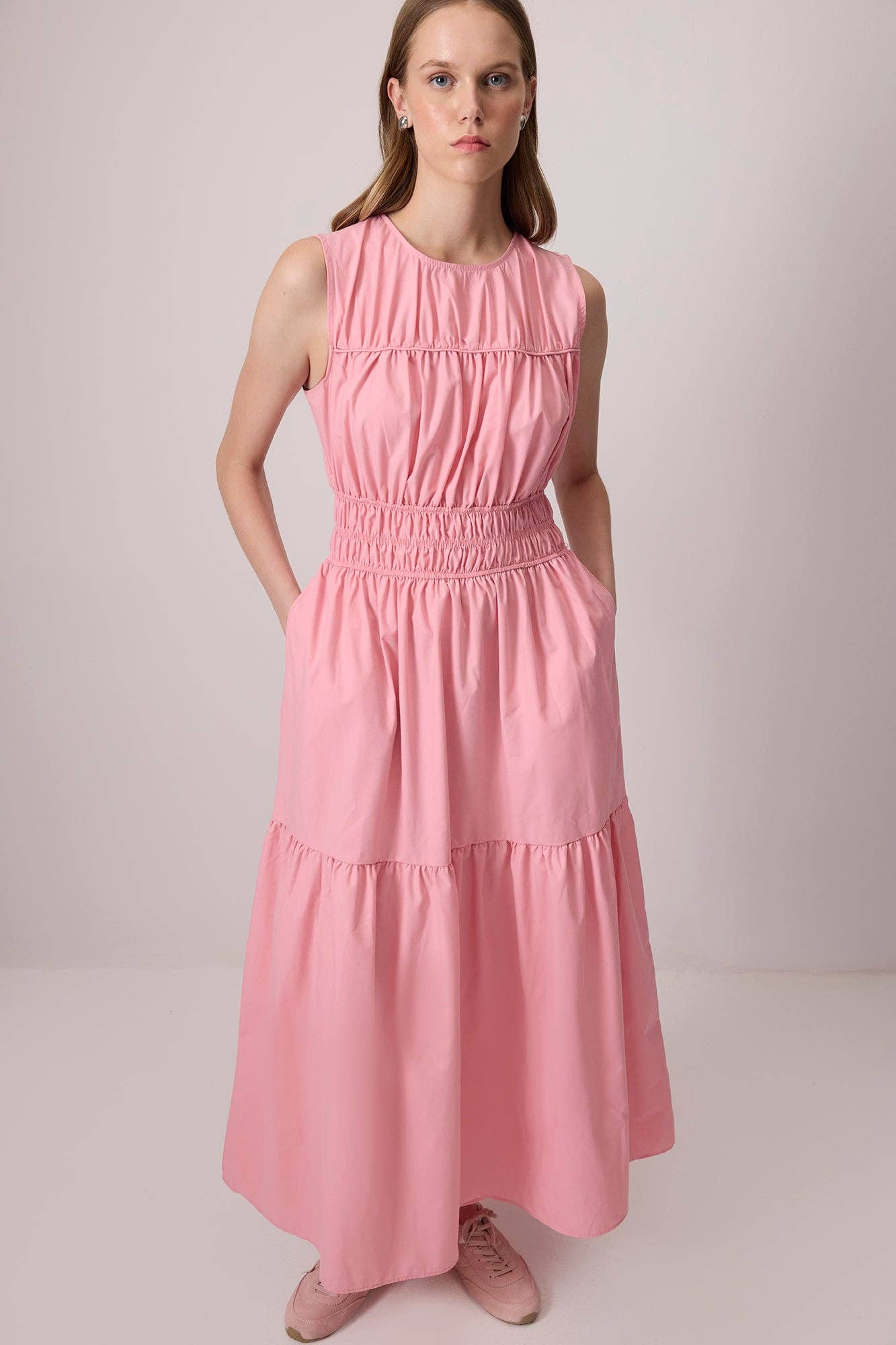 Abito lungo rosa in popeline a balze con smock