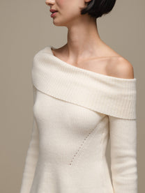 Maglione in maglia off-shoulder a coste