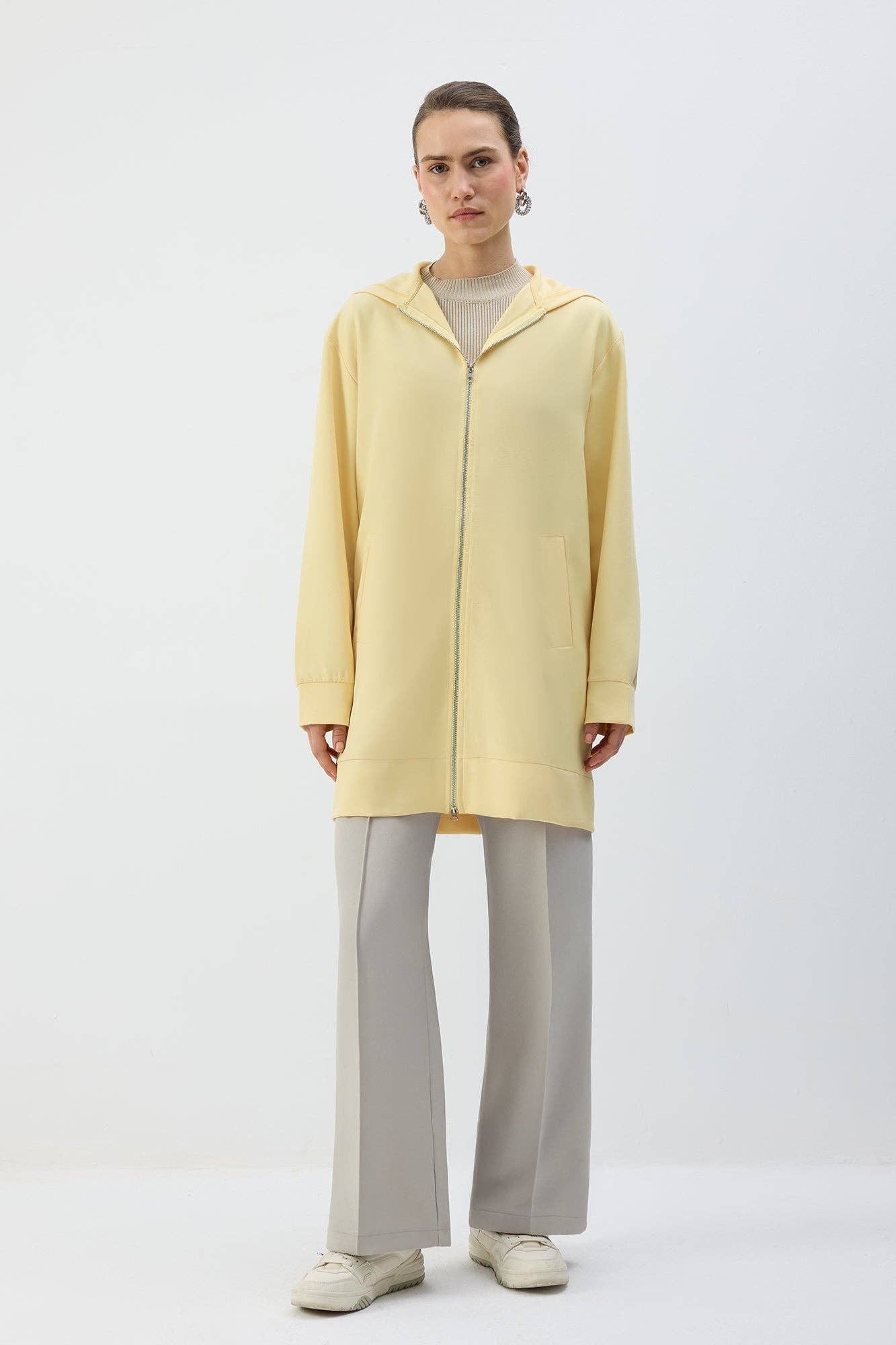 Giacca lunga con cappuccio e zip
