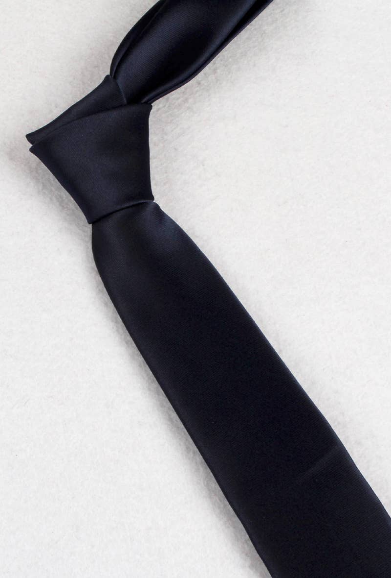 Cravatta in satin blu navy