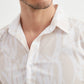 Camicia slim elasticizzata con stampa tono su tono