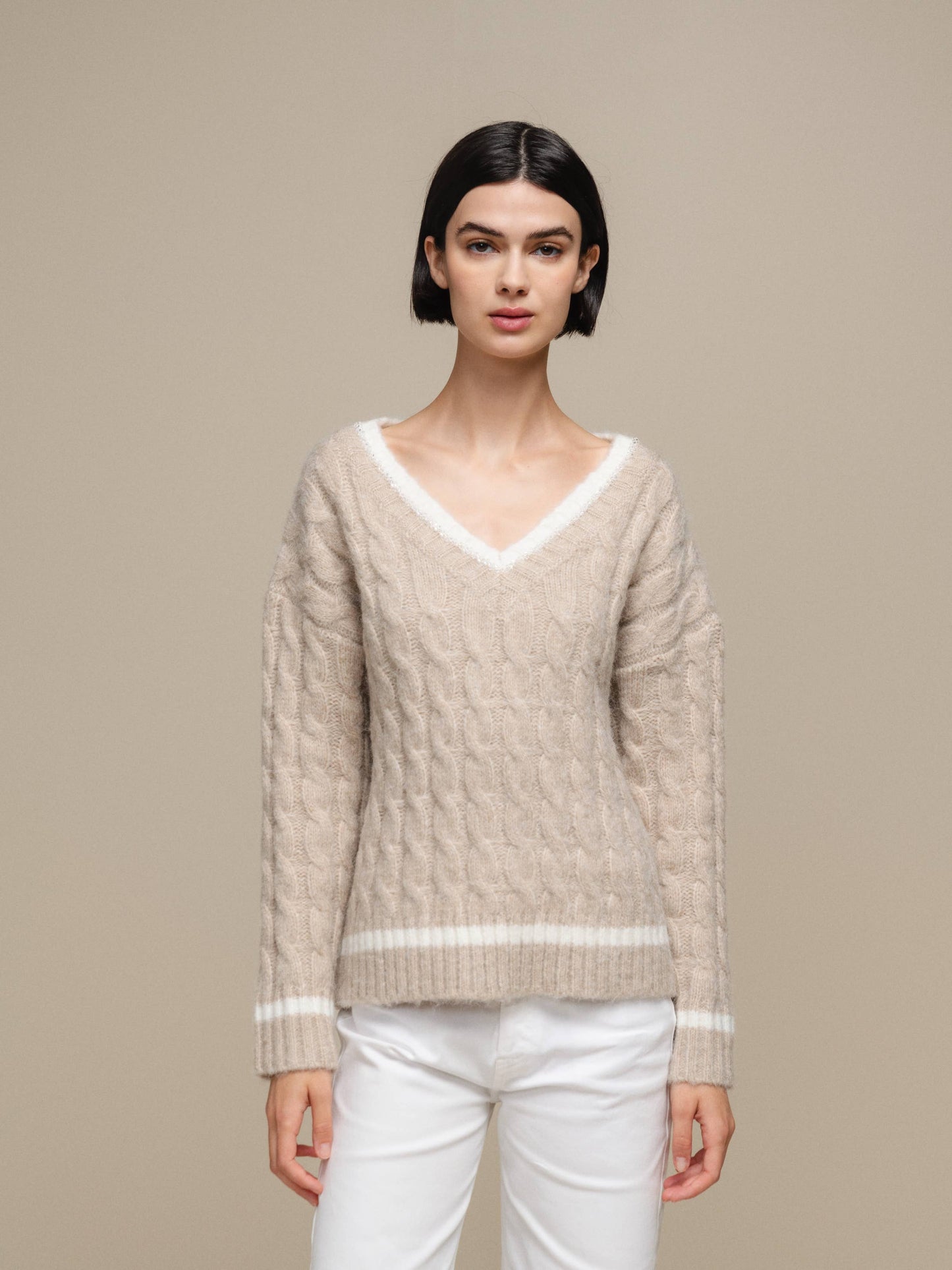 Maglione donna a trecce con scollo a V