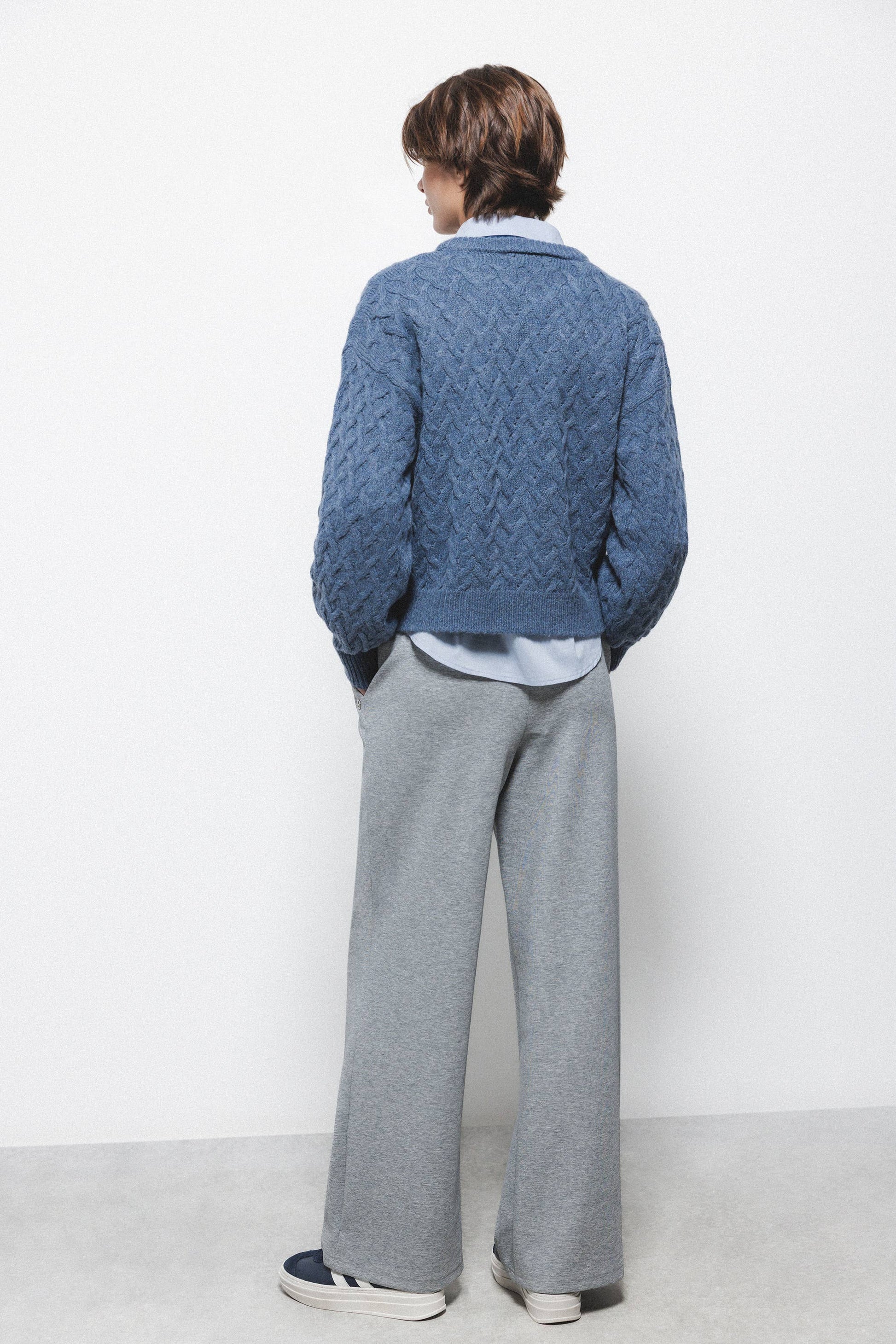 Pantaloni a palazzo con pieghe e vita elasticizzata