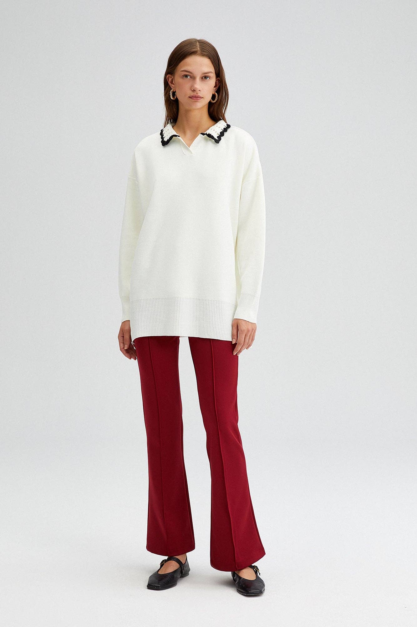 Maglione in maglia con colletto crochet