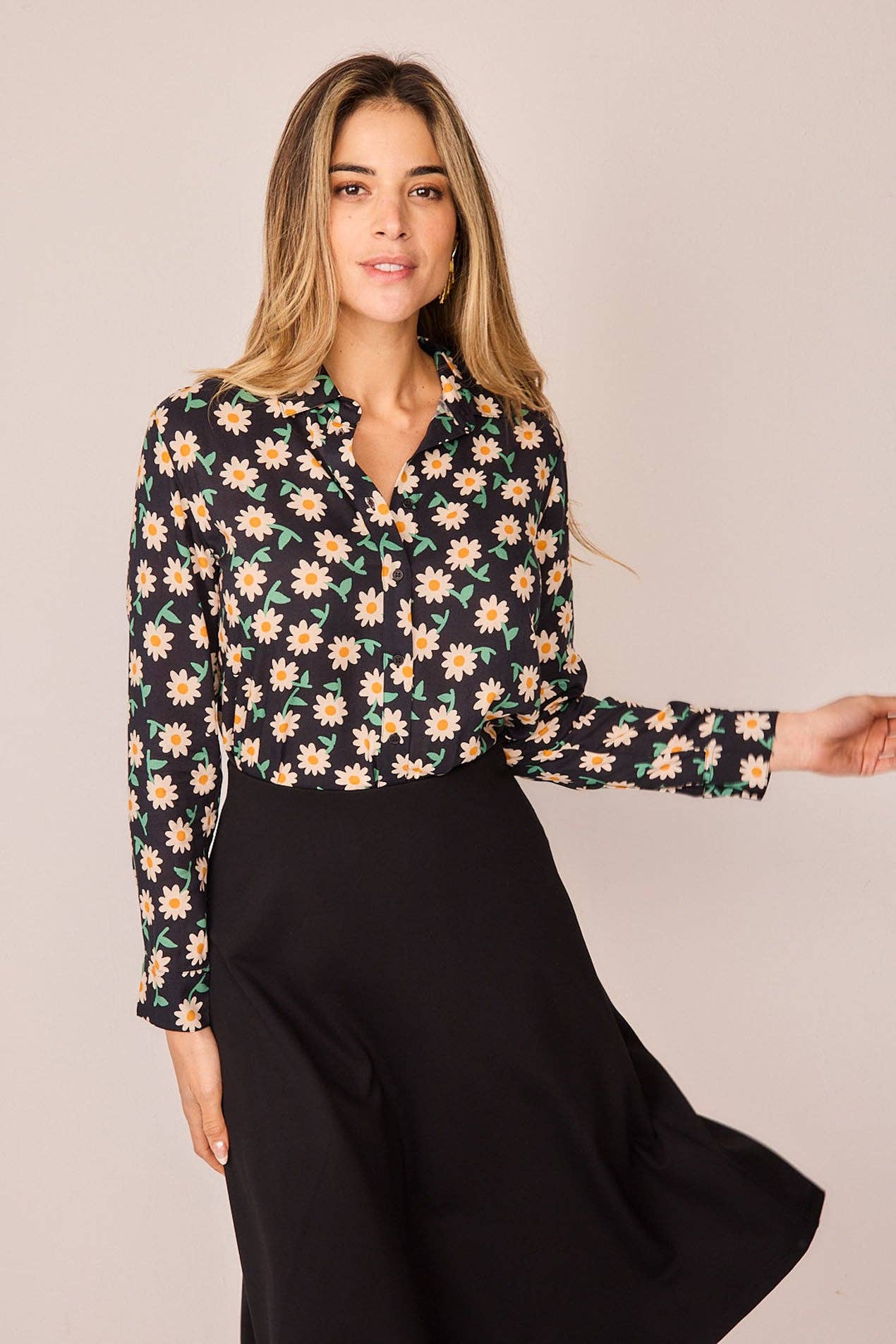 Camicia slim a margherite stile giungla