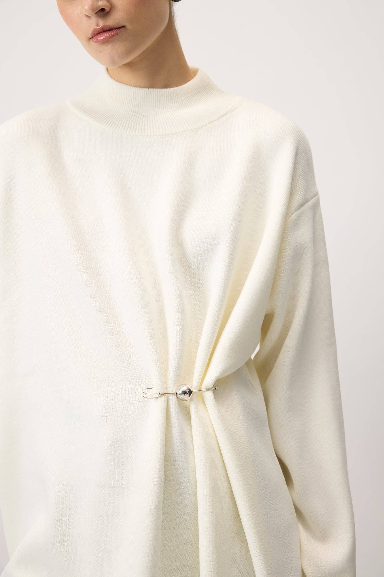 Tunica in maglia con accessorio metallico