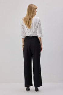 Pantaloni neri con cuciture a contrasto