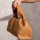 Borsa a mano morbida in ecopelle color cammello