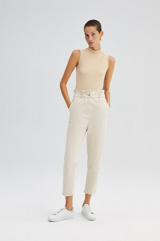 Pantaloni in denim carrot fit crema