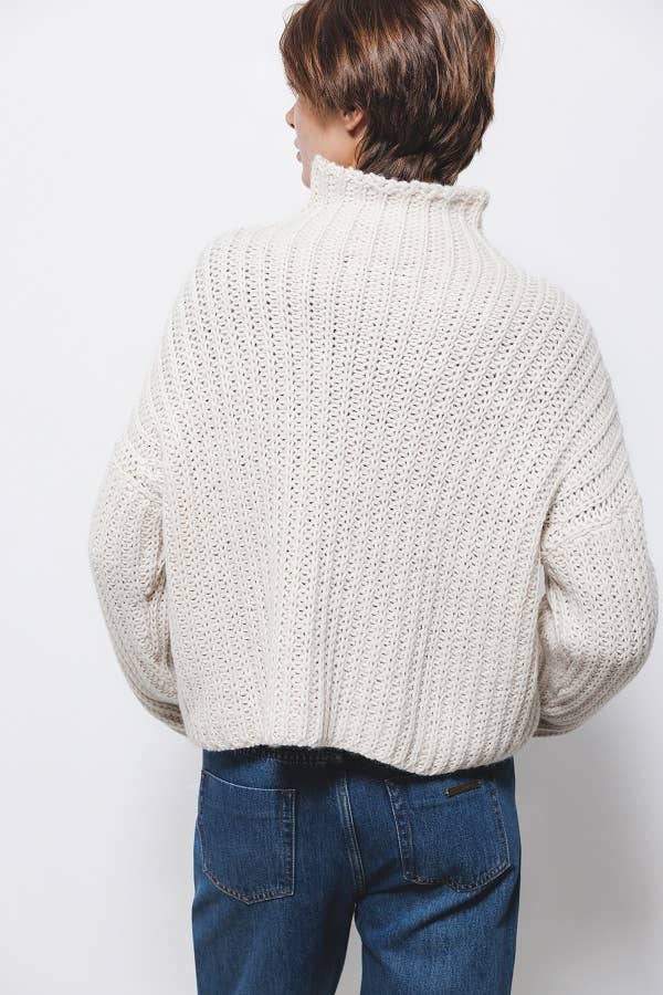Maglione a trecce con collo alto