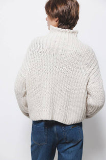 Maglione a trecce con collo alto