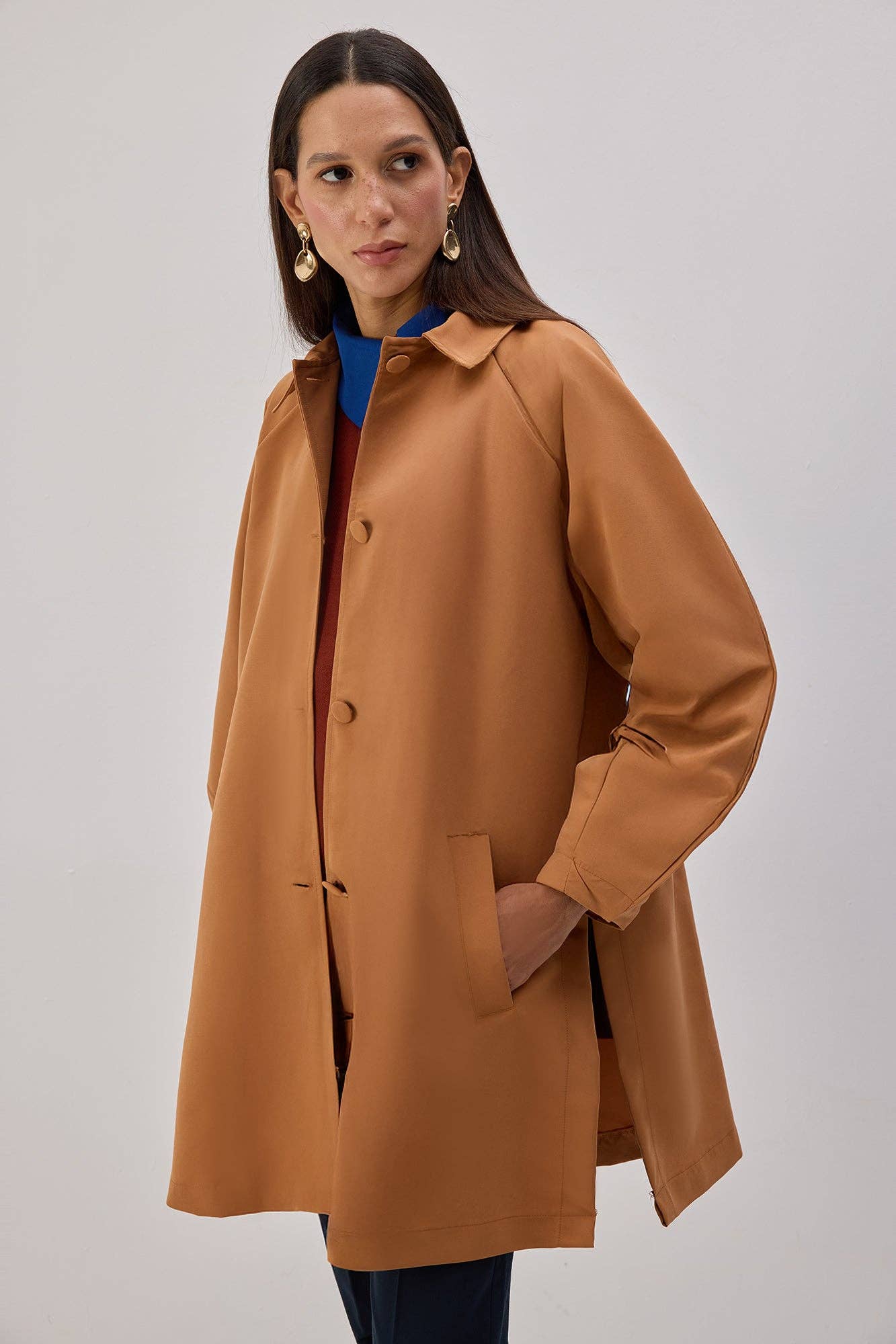 Trench corto con cintura