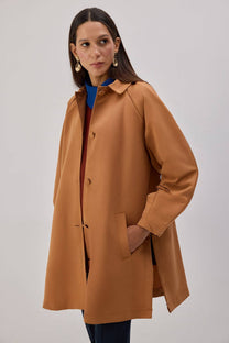 Trench corto con cintura