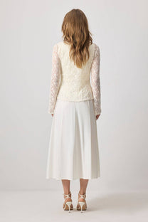 Camicetta romantica in pizzo con bottoni e maniche in organza