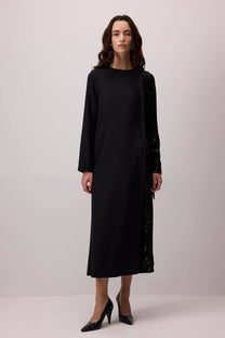 Abito midi in crêpe con paillettes a contrasto