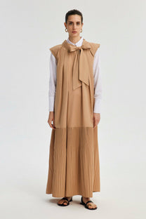Abito maxi plissettato con collo annodato beige