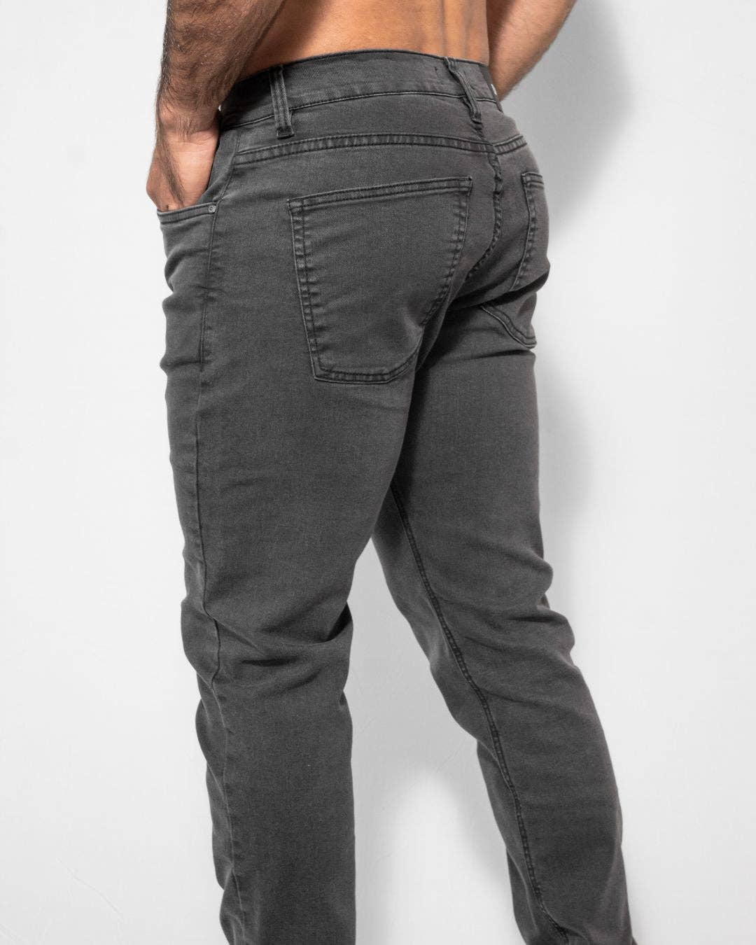 Jeans elasticizzati grigio scuro da uomo