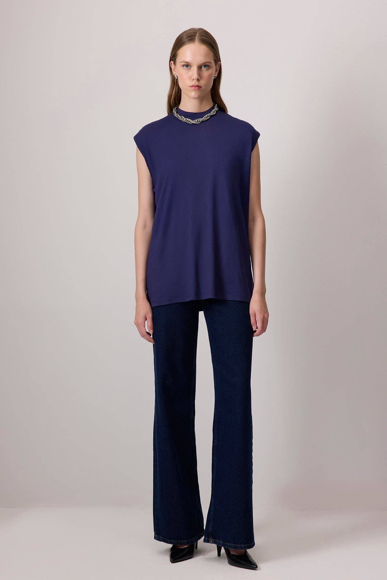 Top senza maniche blu navy in viscosa morbida