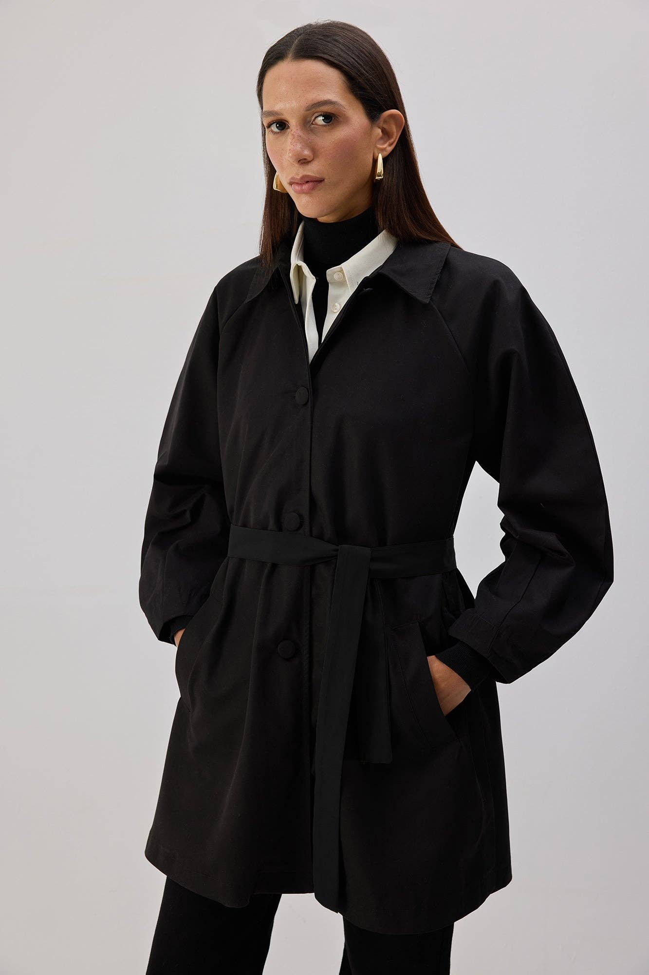 Trench corto con cintura