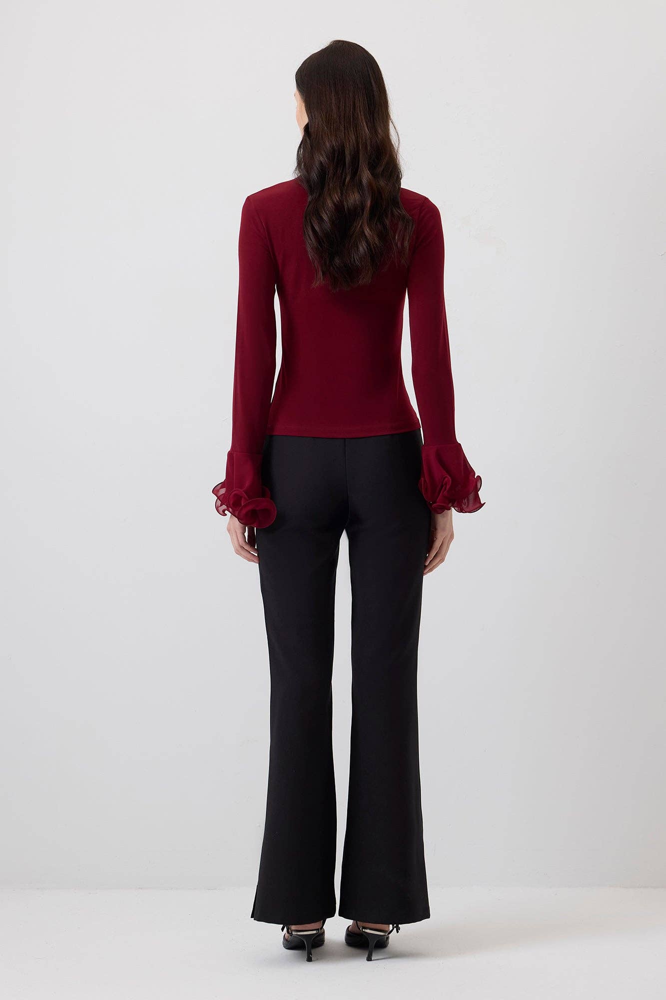 Blusa in maglia con maniche a balze in chiffon trasparente