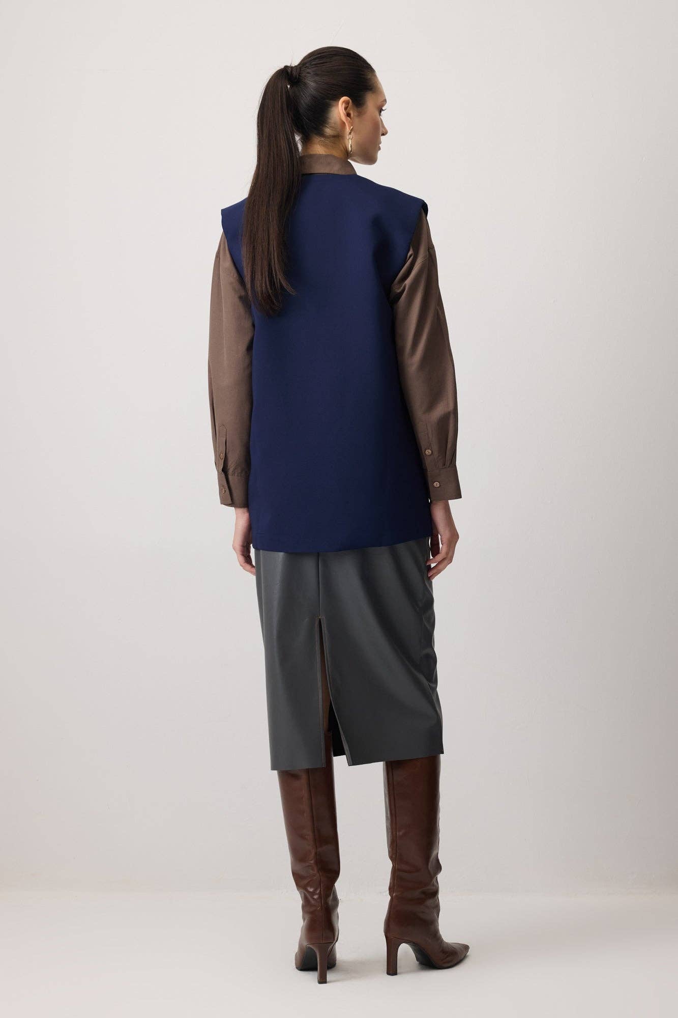 Gilet lungo in crêpe con bottoni