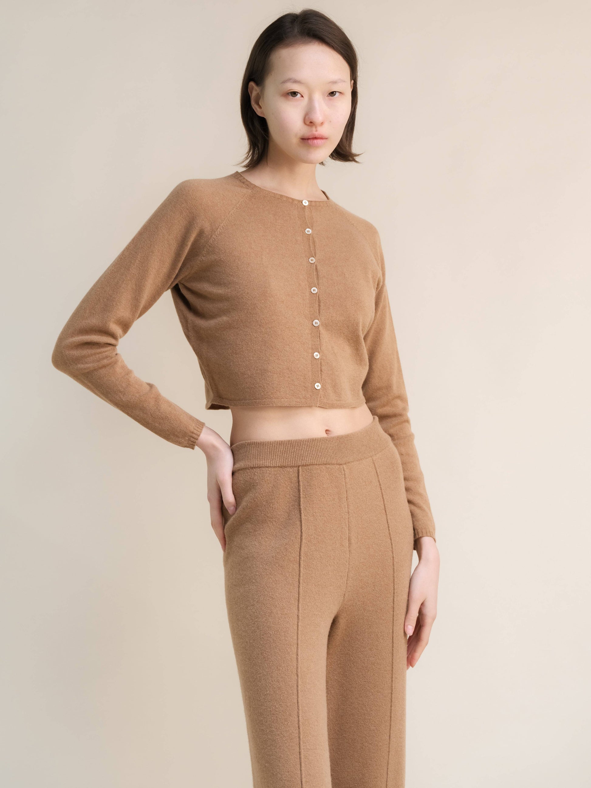 Cardigan corto in misto cashmere con lavorazione 3D