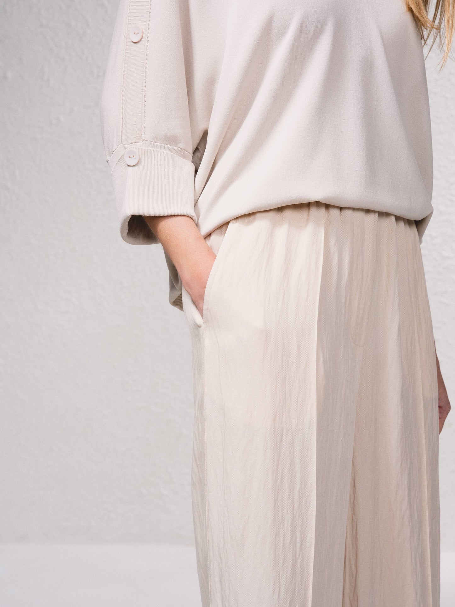 Pantaloni ampi fluidi con vita elastica